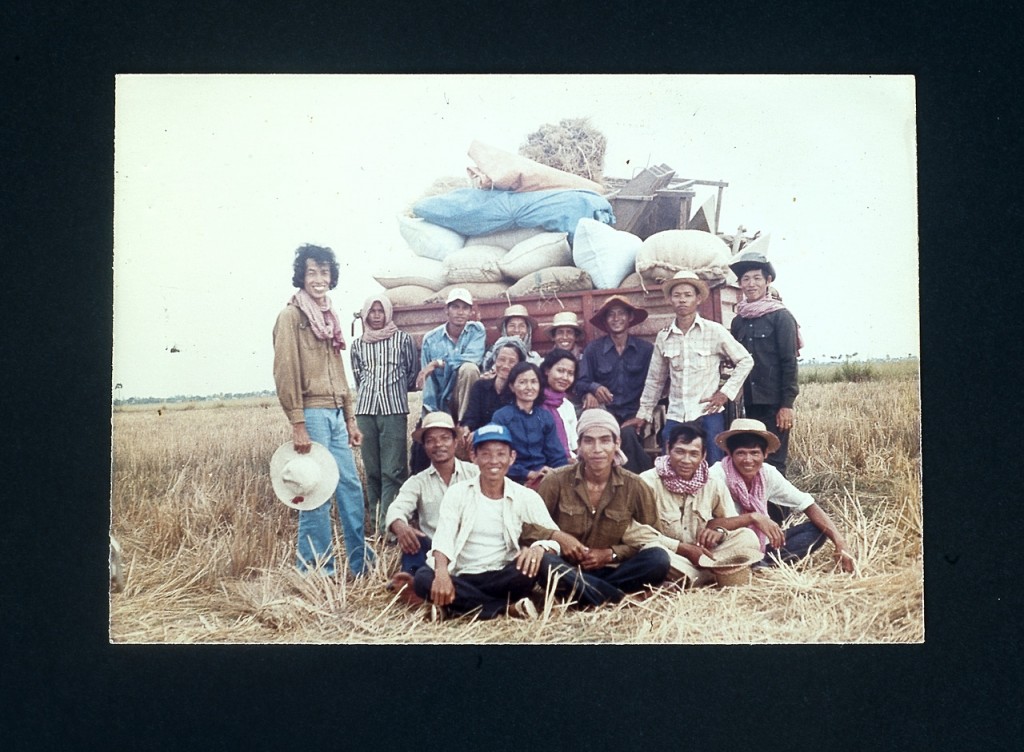 1988 "Staff from Ministry of agriculture helped farmers during harvest" 